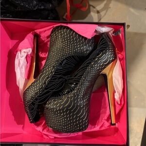 London Trash Black and Gold Platform Heels